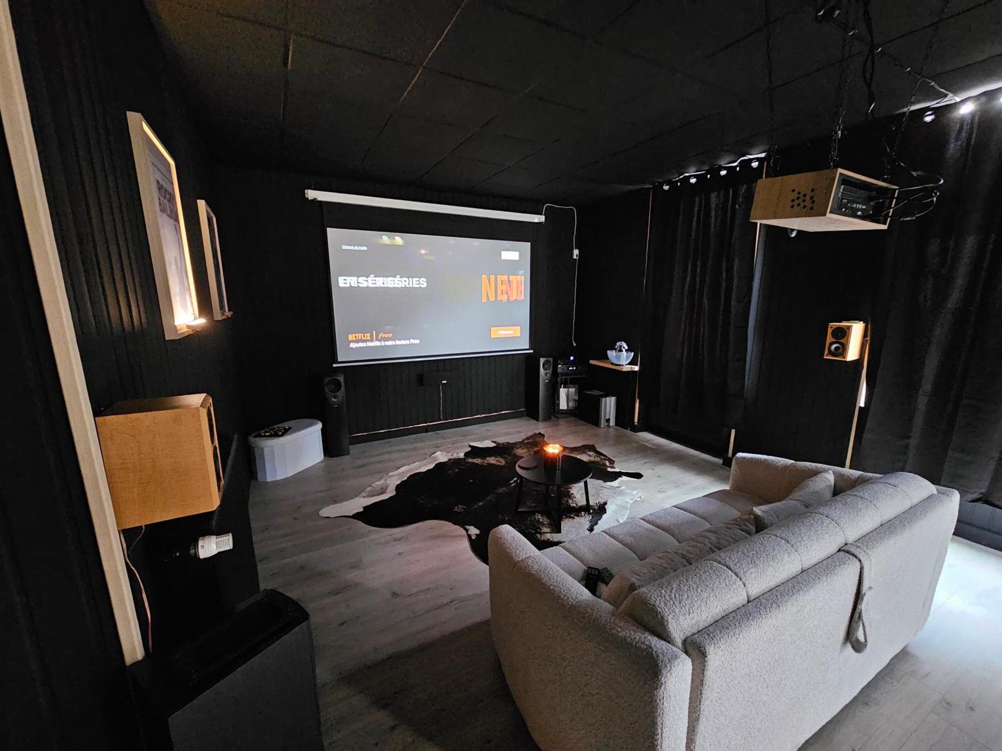Black Box Cinema Appartement Avec Balneo 에피날 외부 사진