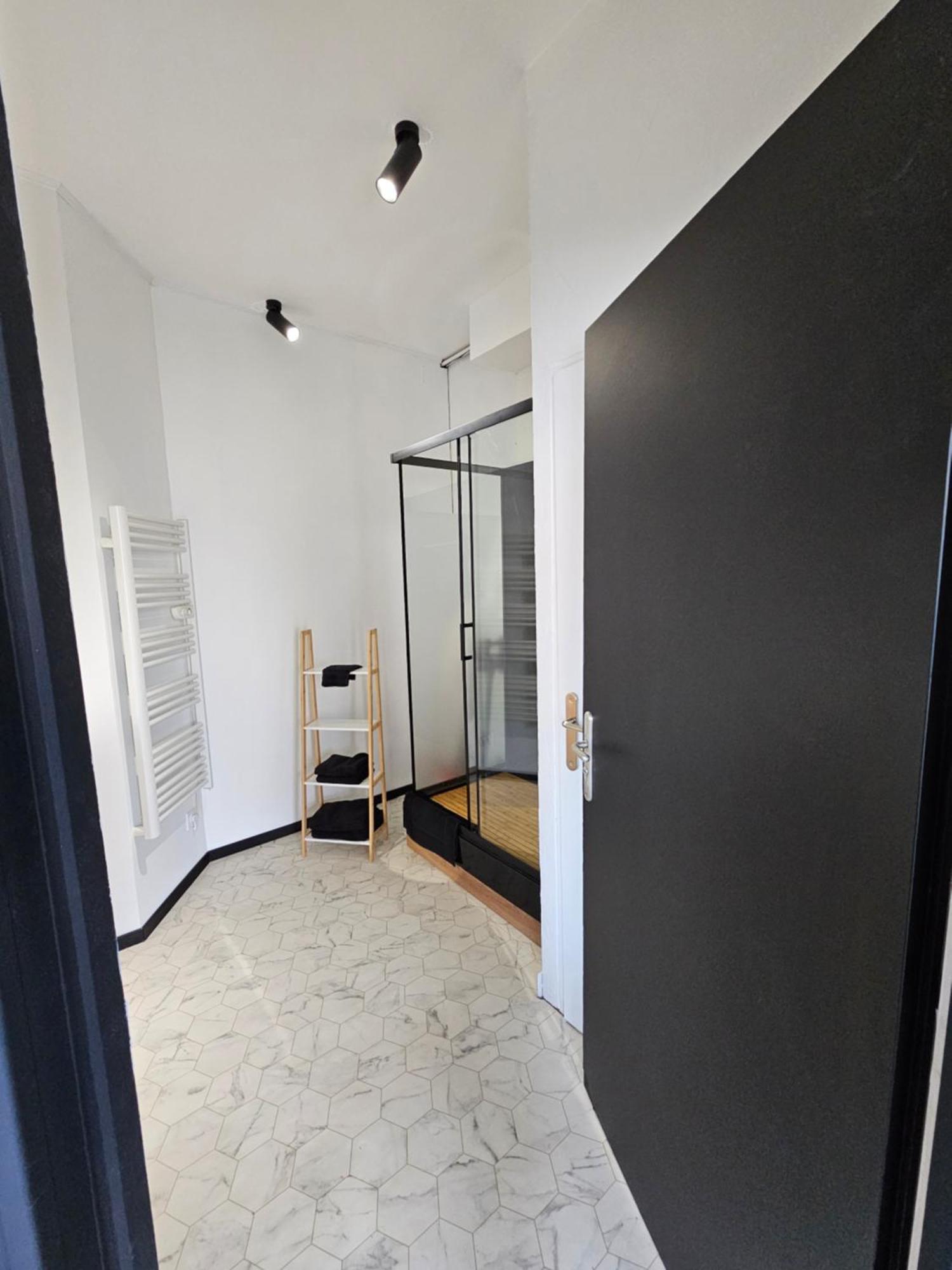 Black Box Cinema Appartement Avec Balneo 에피날 외부 사진