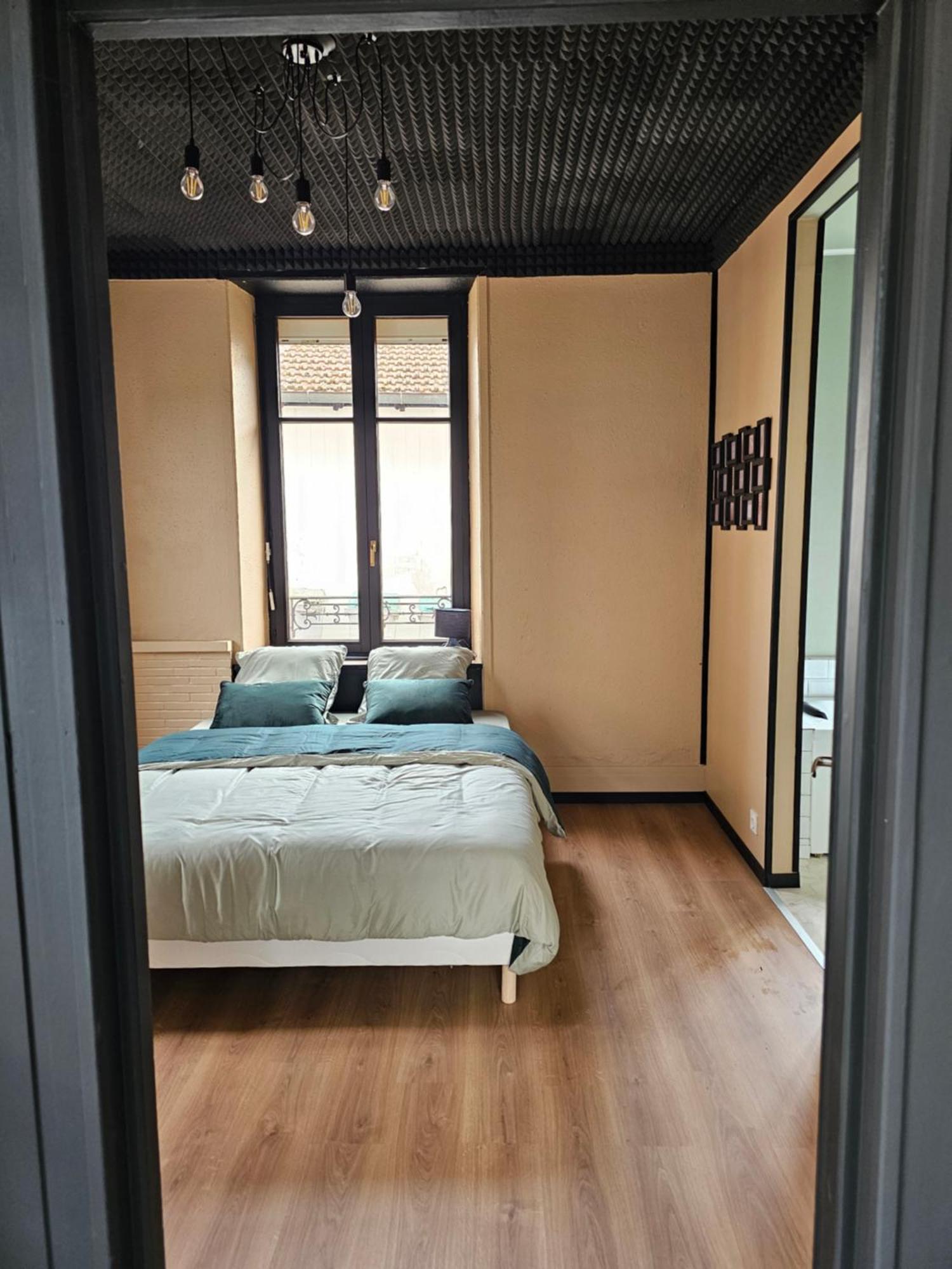 Black Box Cinema Appartement Avec Balneo 에피날 외부 사진